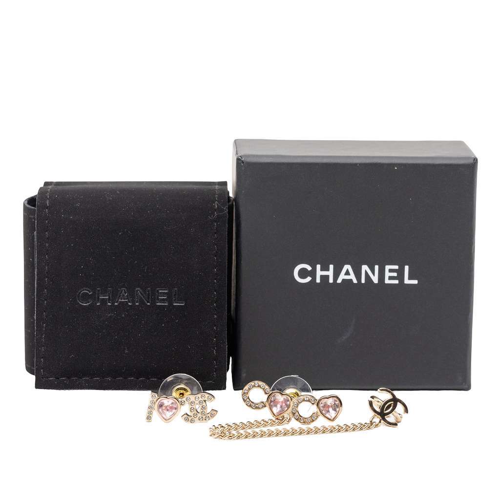 Chanel Gold Plated I Heart CC Coco Strass Ear Cuff Earrings Gold Metal Very good - Model View