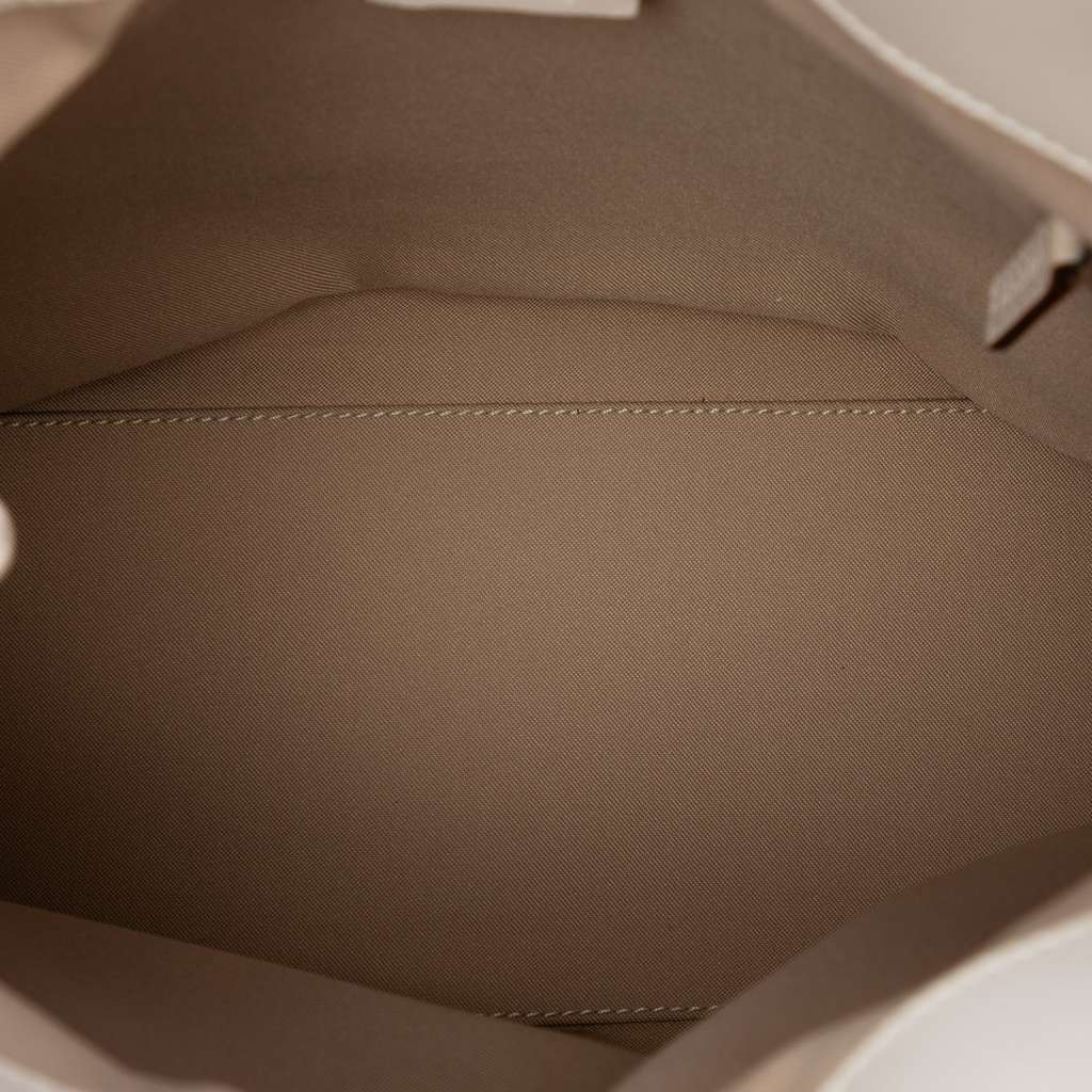 Gucci GG Canvas Tote Beige Canvas Very good - Model View