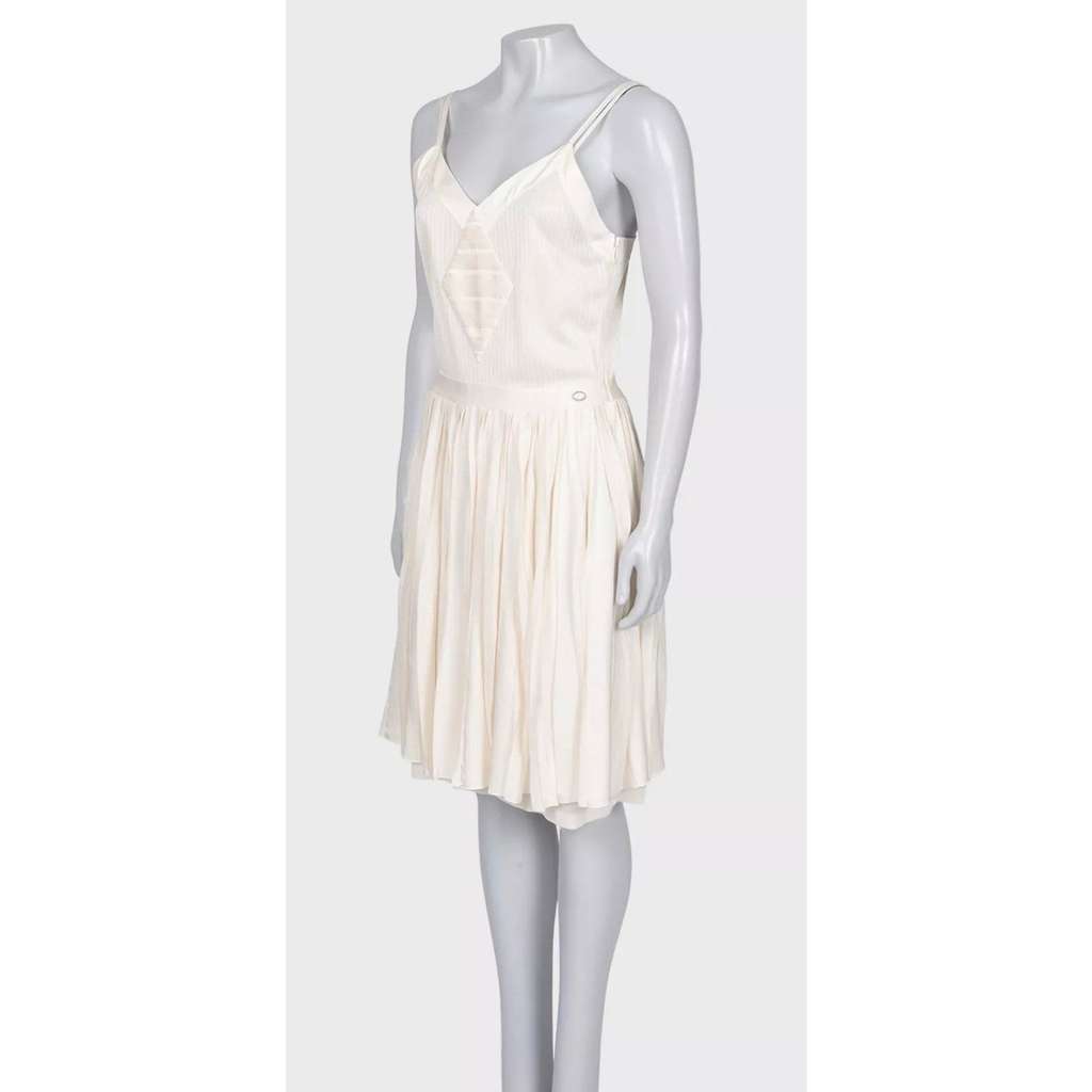Chanel Dress | White Silk Good condition - Back View