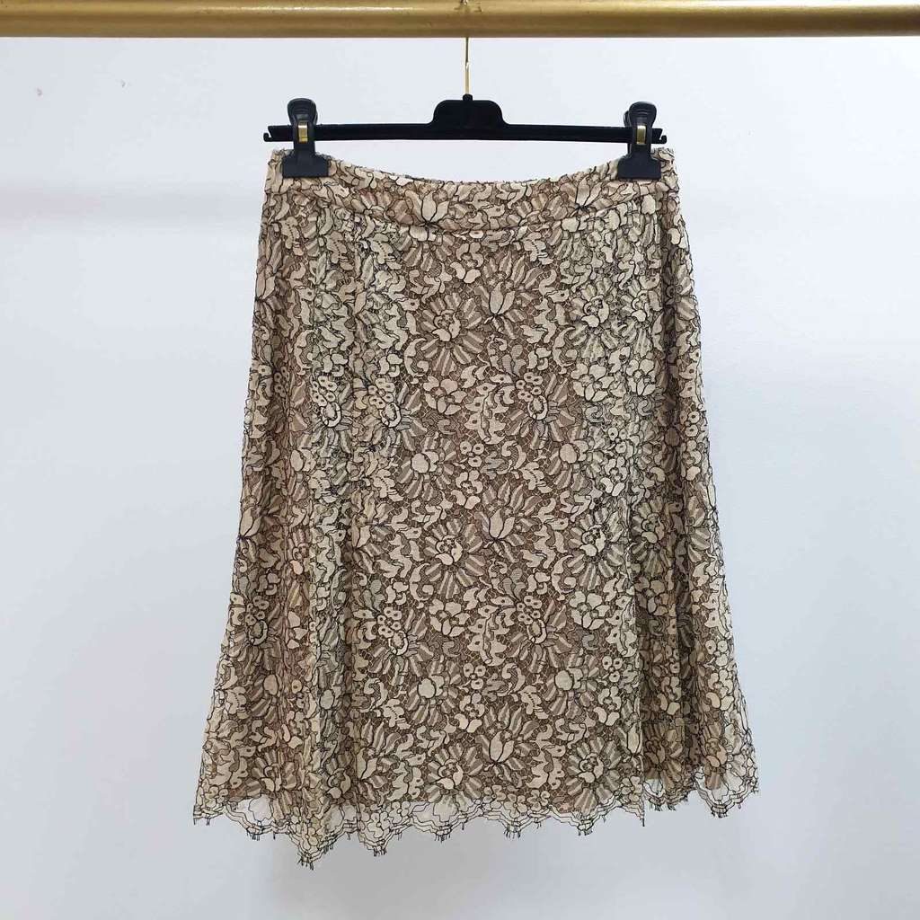 Chanel Floral Lace Skirt Beige Lace Very good condition - Model View