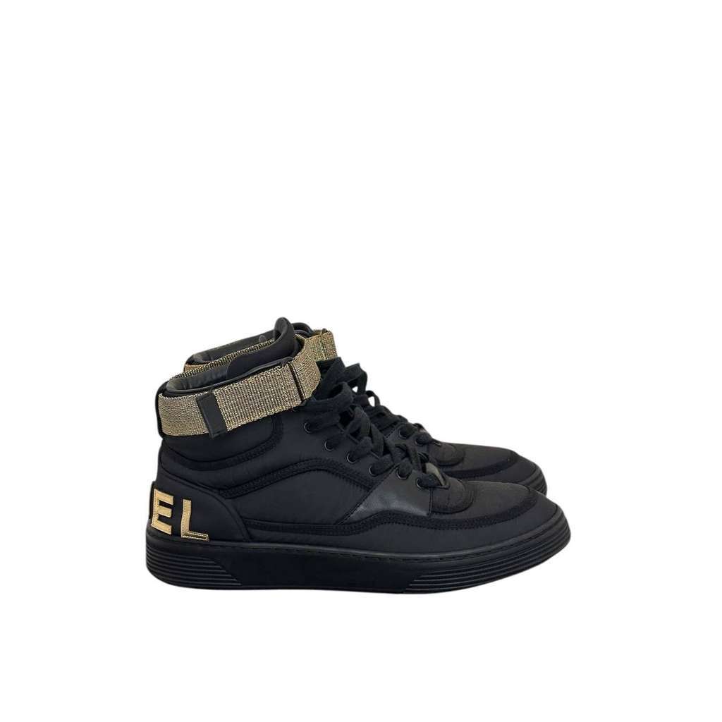 Chanel Interlocking CC Logo Sneakers Black Leather Very good condition - Back View