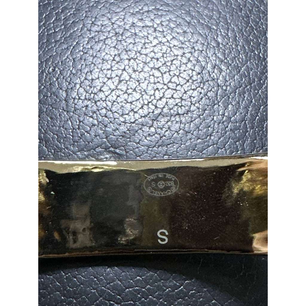 Chanel 22S Logo Cuff Bracelet Gold Very good condition - Box View