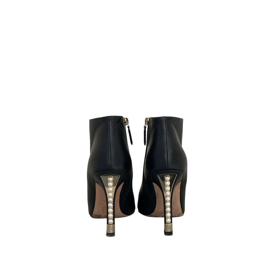 Chanel Heel Ankle Boots Black Leather Very good condition - Model View