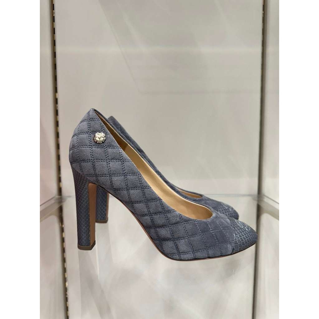 Chanel Quilted Cap Toe CC Pumps Grey Suede Very good condition - Back View