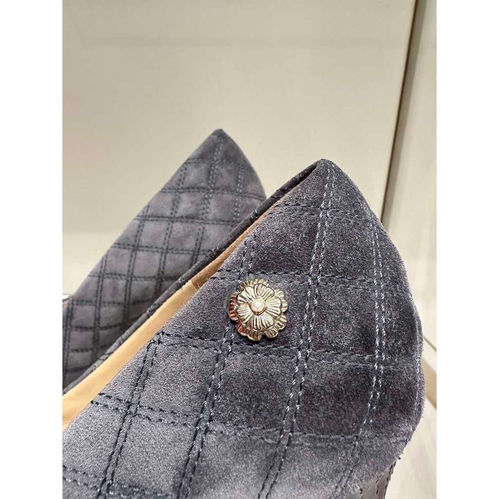 Chanel Quilted Cap Toe CC Pumps Grey Suede Very good condition - Inside View