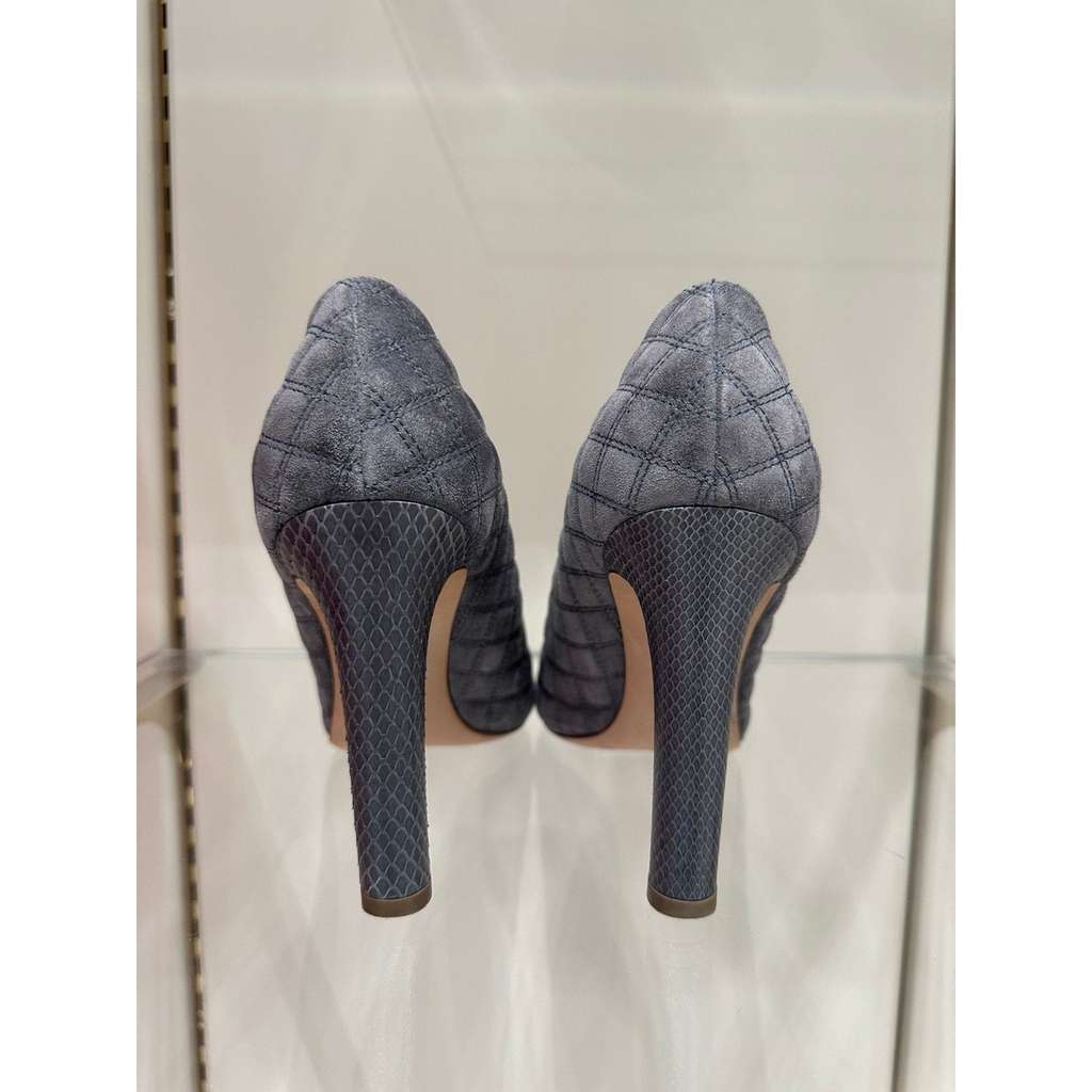 Chanel Quilted Cap Toe CC Pumps Grey Suede Very good condition - Box View