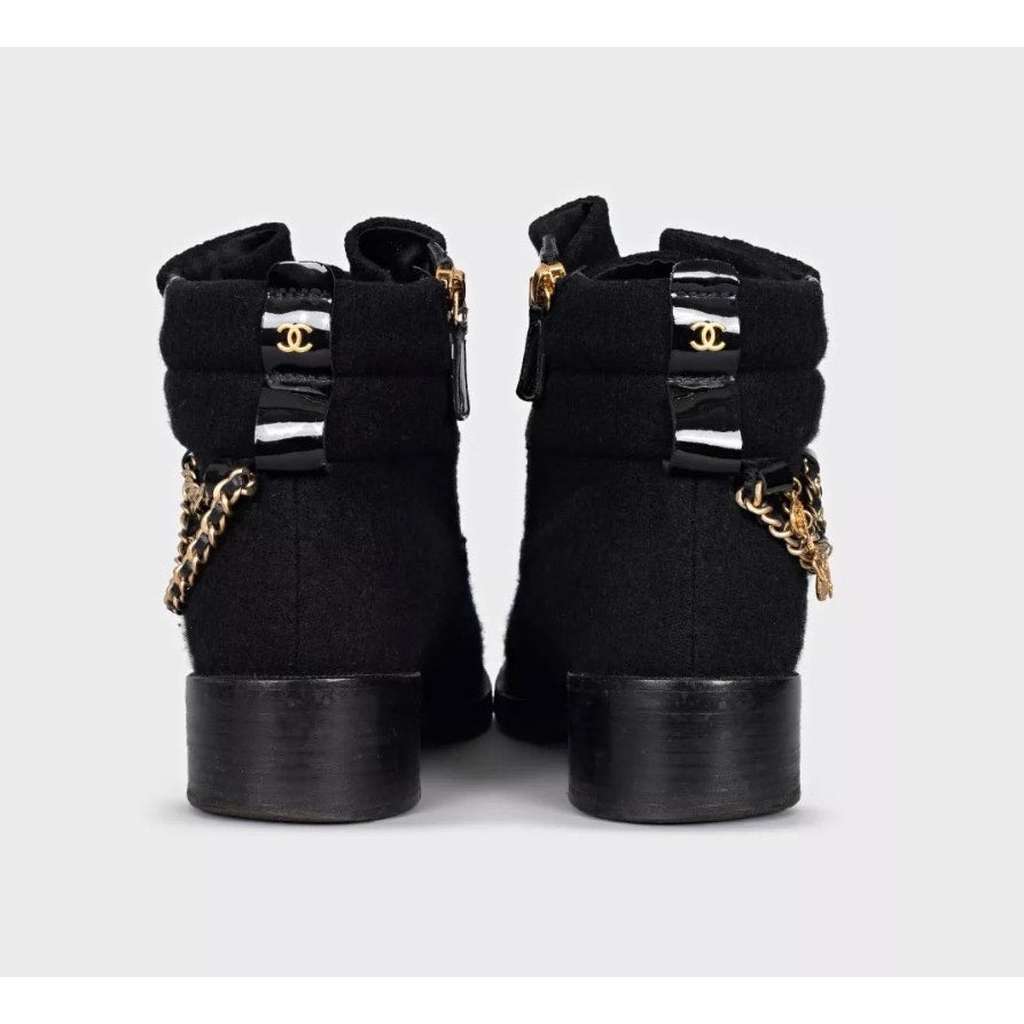 Chanel Paris Salzburg Chain Boots Black Leather Very good condition - Inside View