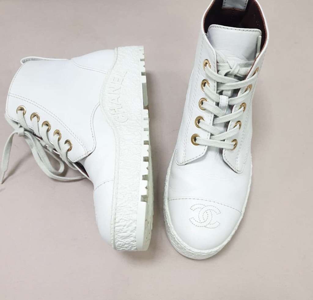 Chanel Lace Up Ankle Boots Booties White Leather Very good condition - Inside View