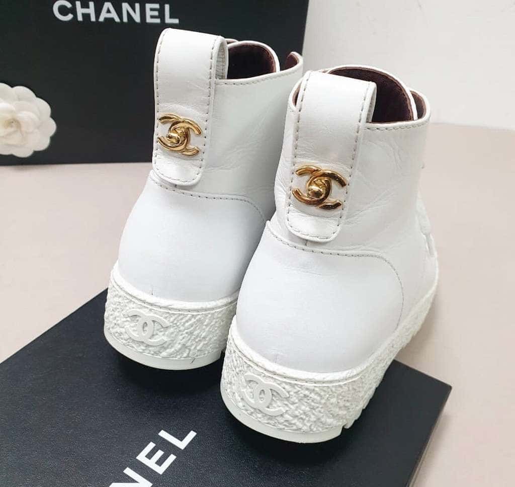 Chanel Lace Up Ankle Boots Booties White Leather Very good condition - Box View