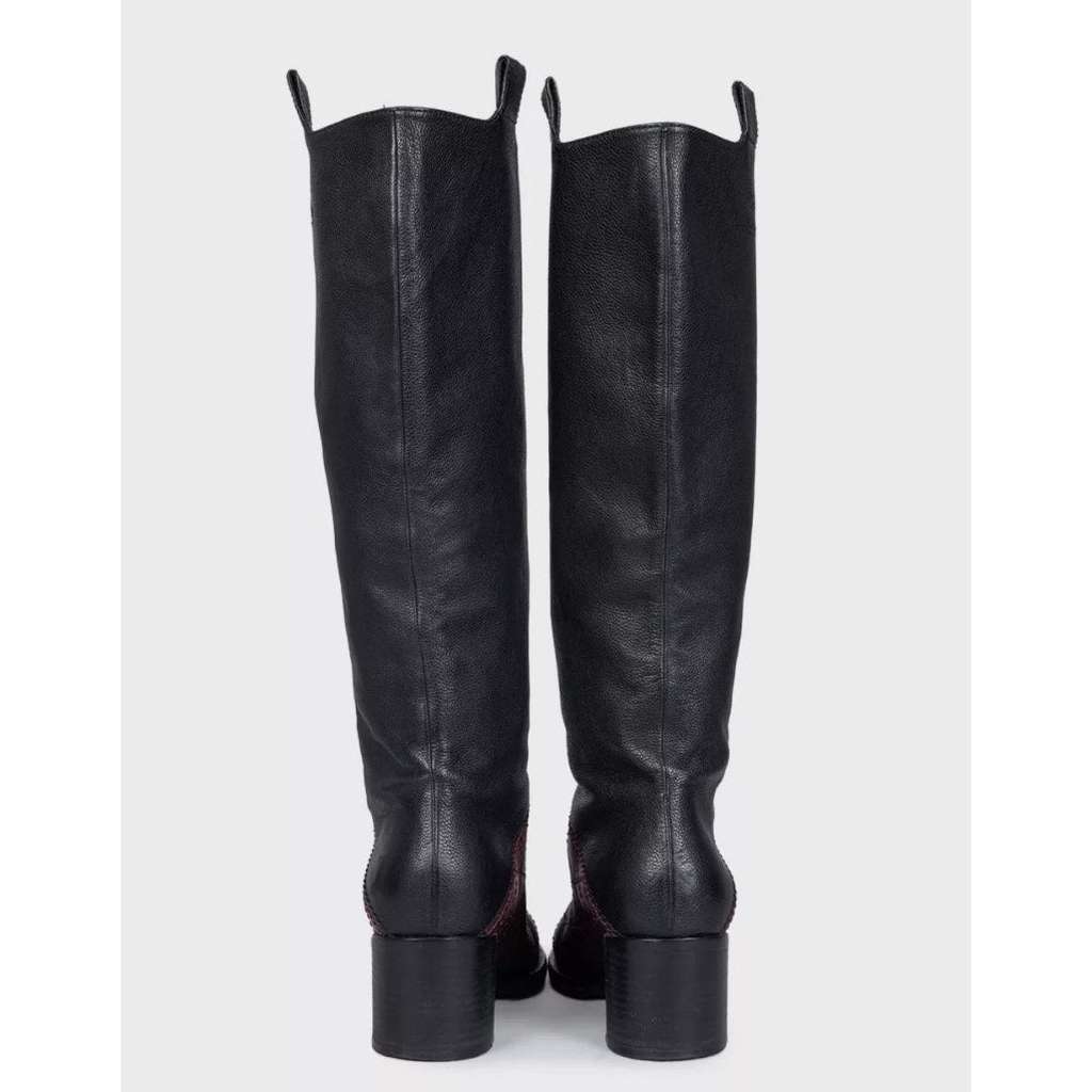 Chanel Two CC logo Boots Black Leather Very good condition - Model View