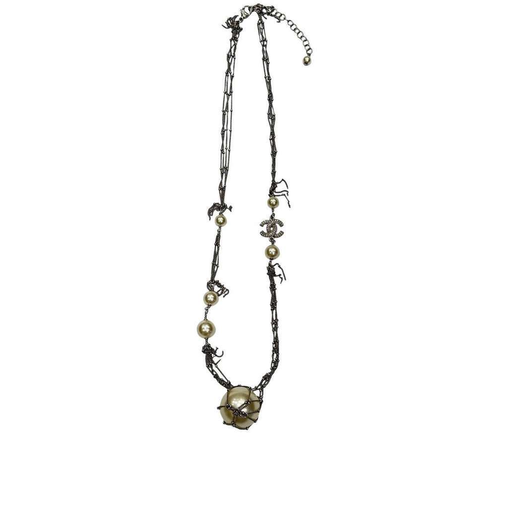 Chanel 2014 Pendant Necklace White Very good condition - Model View