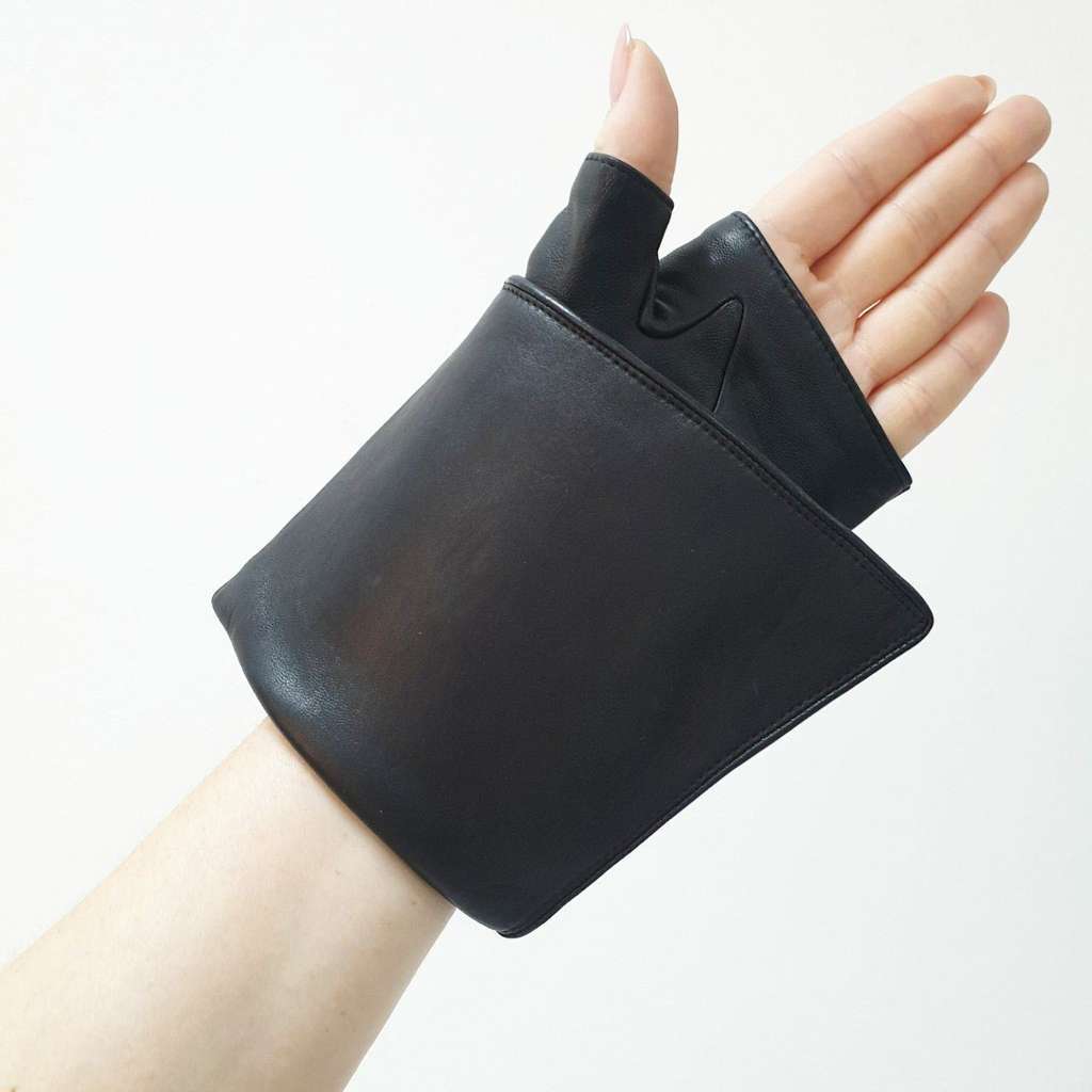 Chanel Motorcycle Glove Single Right Hand Black Leather Very good condition - Inside View