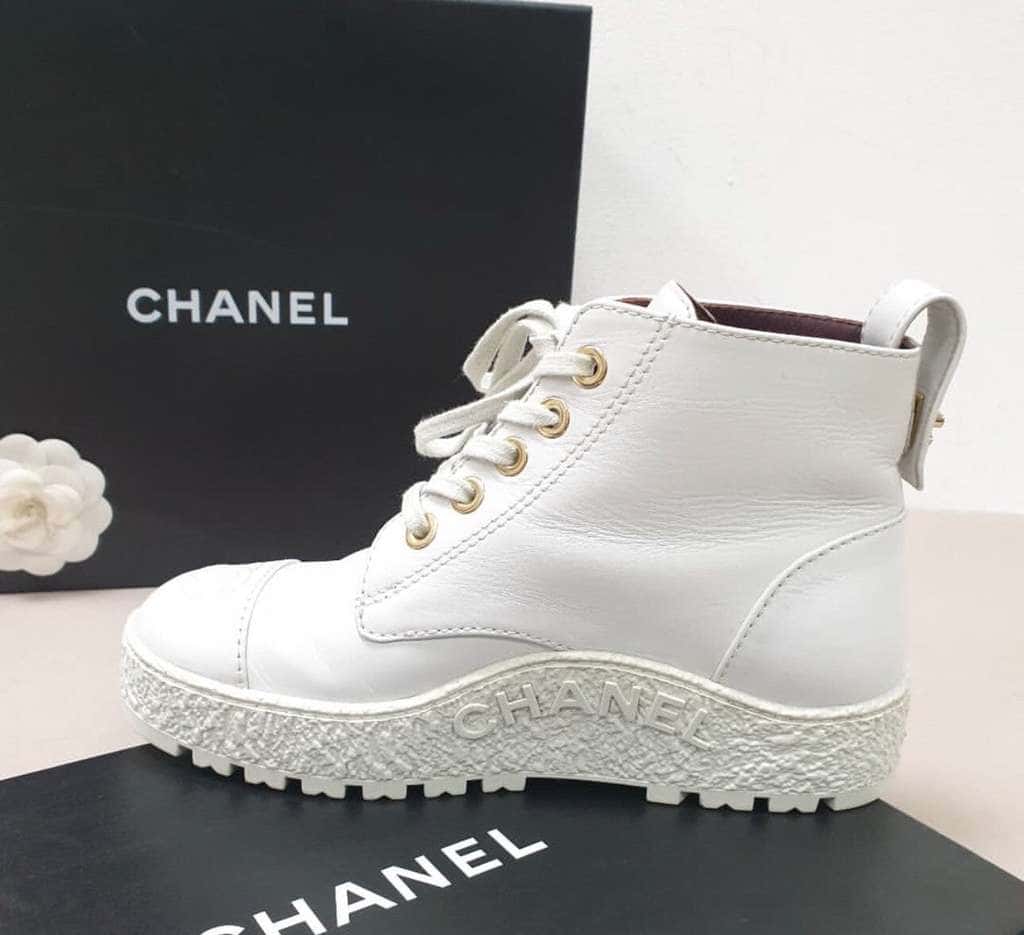 Chanel 2021 Interlocking CC Logo Combat Black Leather Very good condition - Model View