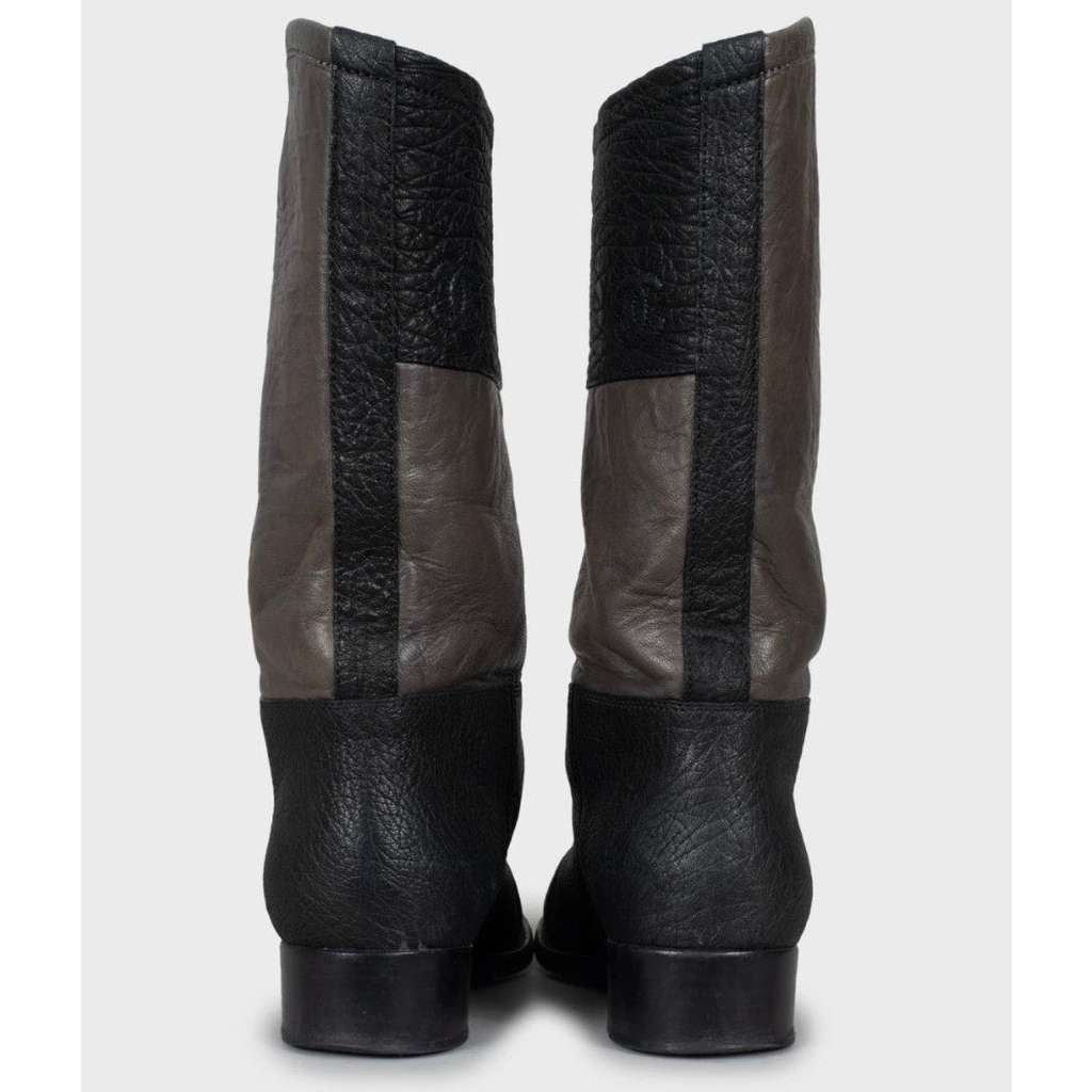 Chanel Two Boots Black Leather Good condition - Model View