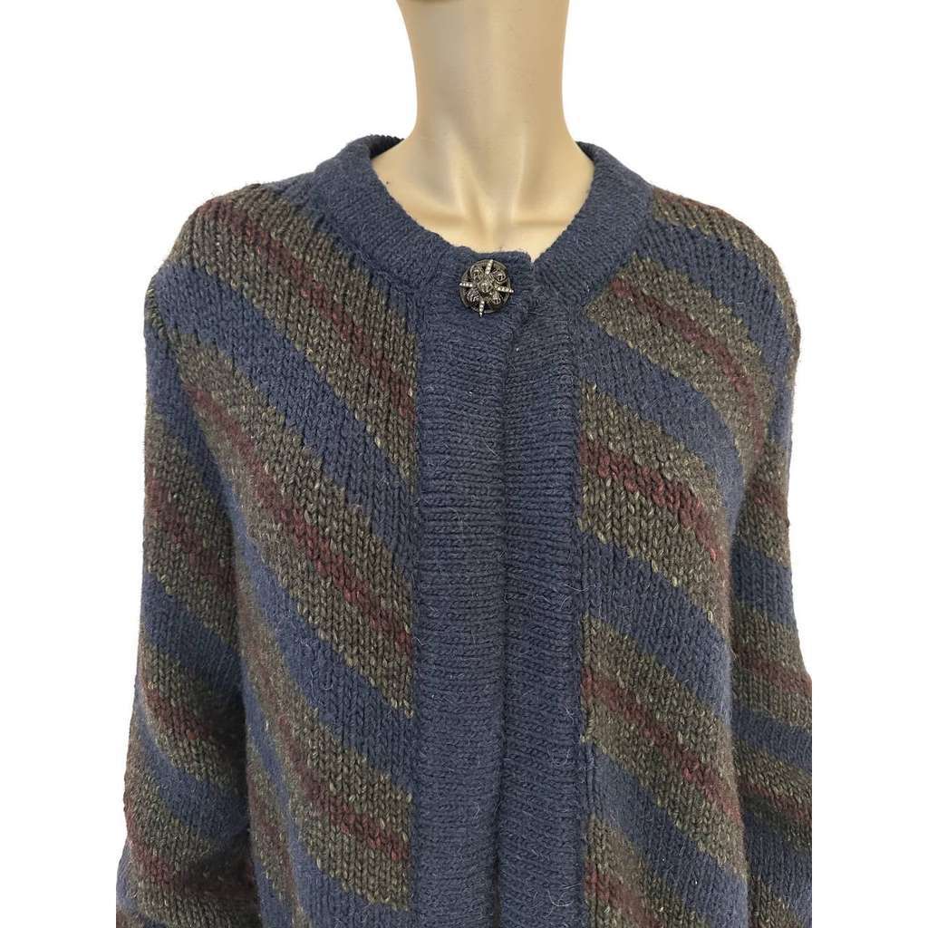 Chanel Alpaca Striped Chunky Cardigan Navy Wool Very good condition - Model View