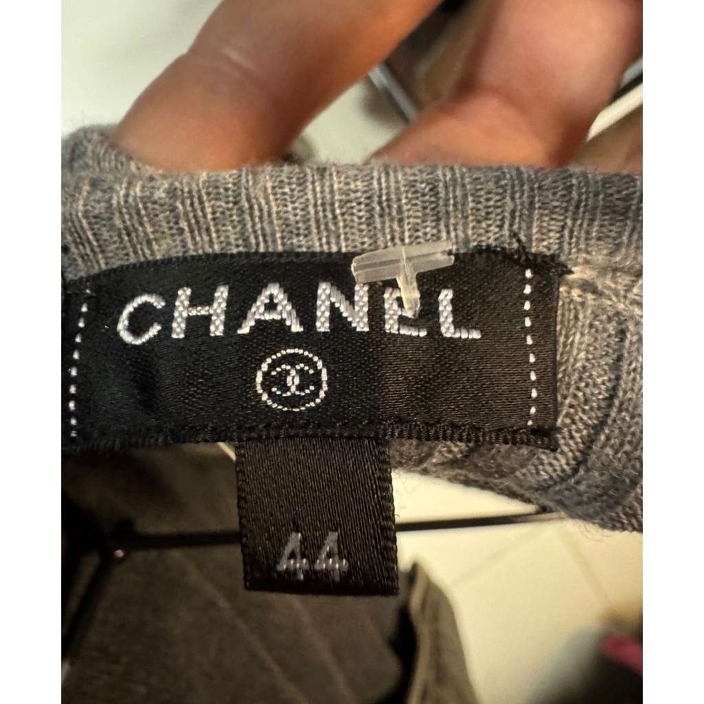 Chanel Fitted Sweater with Signature Buttons Silver Cotton Very good condition - Box View