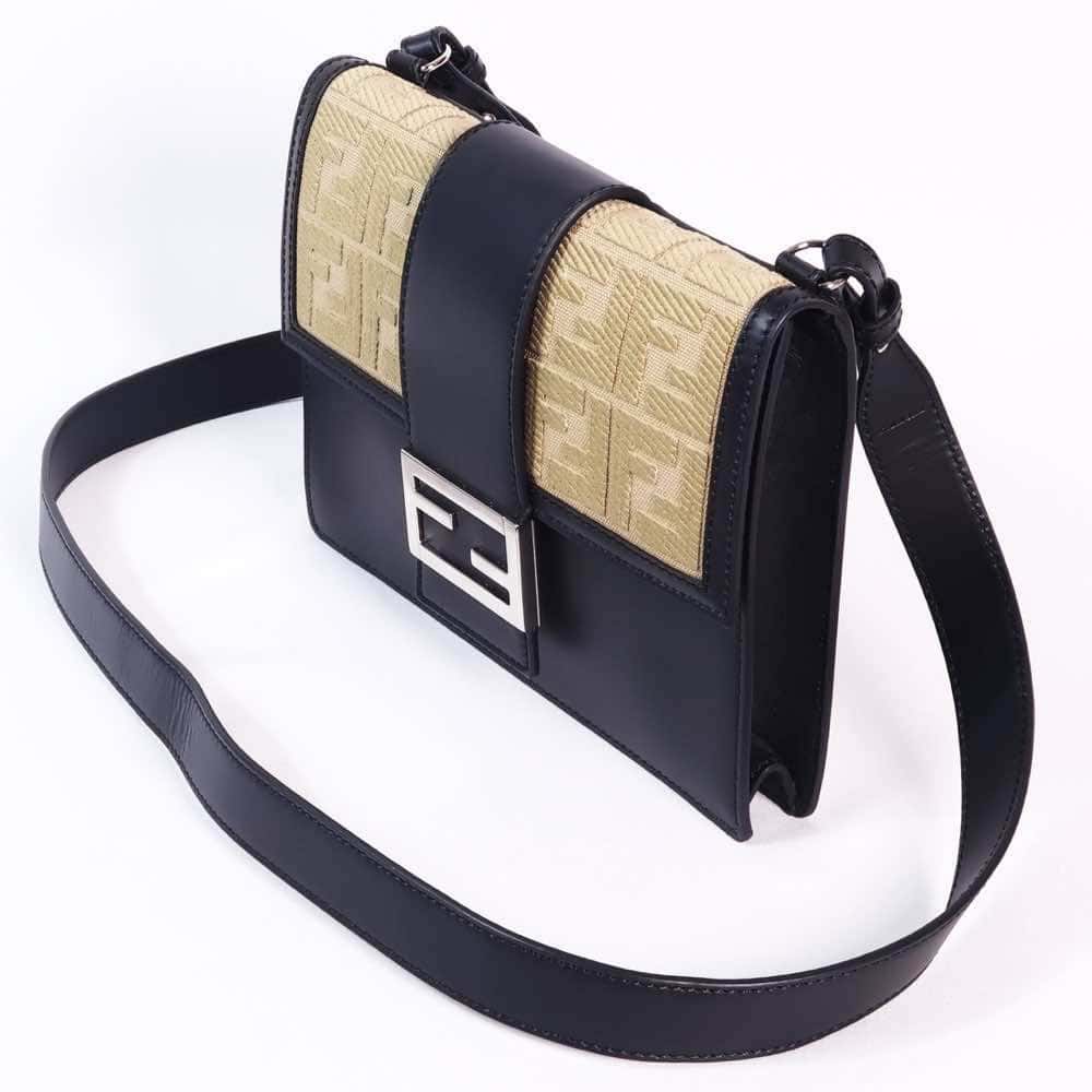 Fendi Flat Baguette Beige Leather Very good - Box View