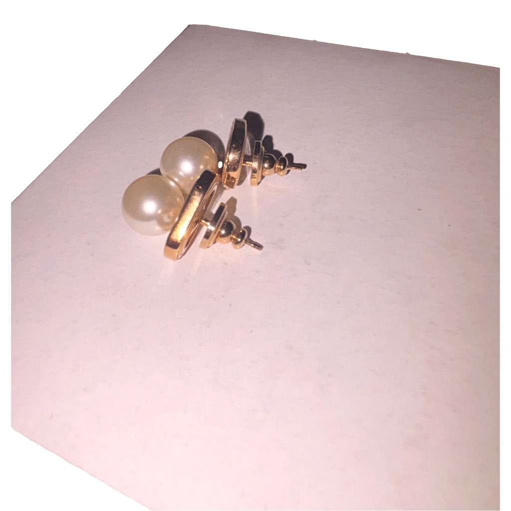 Valentino Garavani Valentino Garavani Ovalette Gold Pearl Drop Earrings Gold Never worn, with tag - Model View