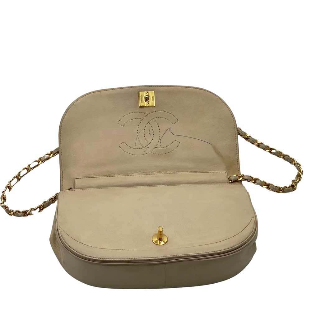 Chanel Demi Lune Beige Leather Good condition - Model View