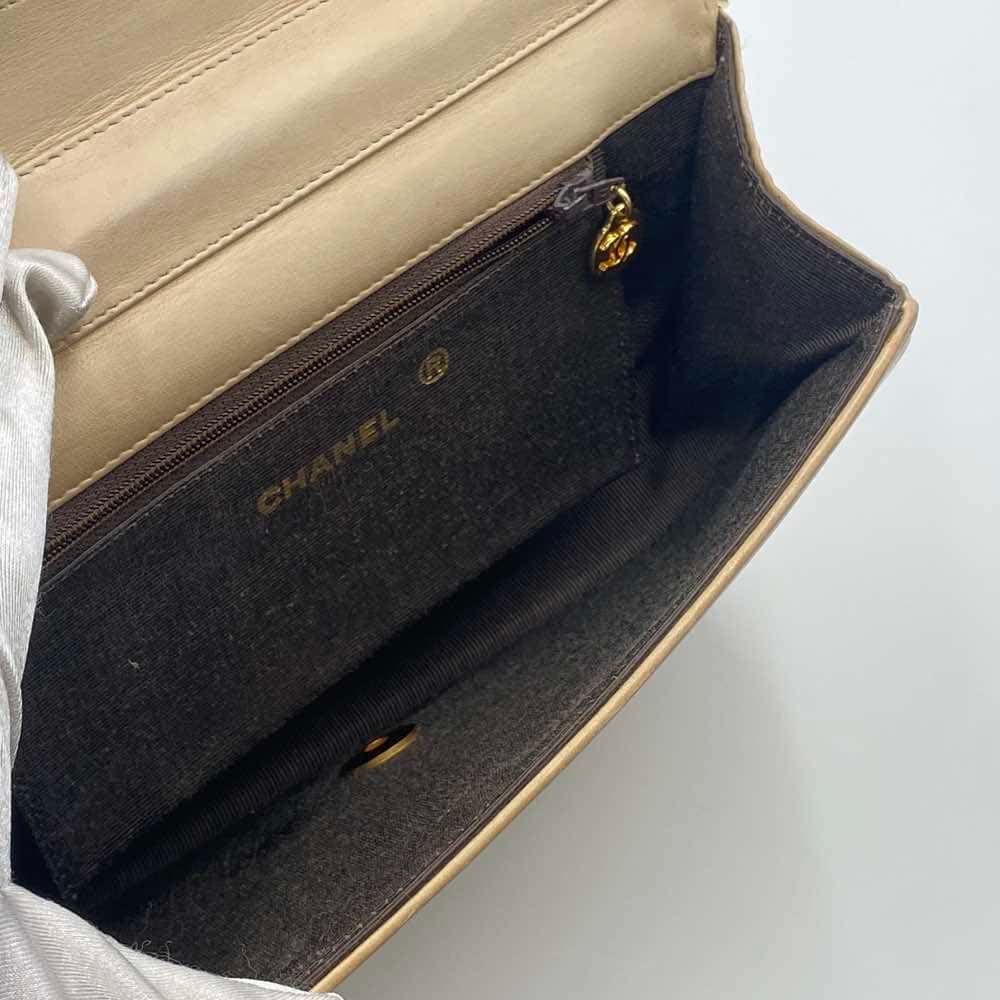 Chanel Demi Lune Beige Leather Good condition - Box View