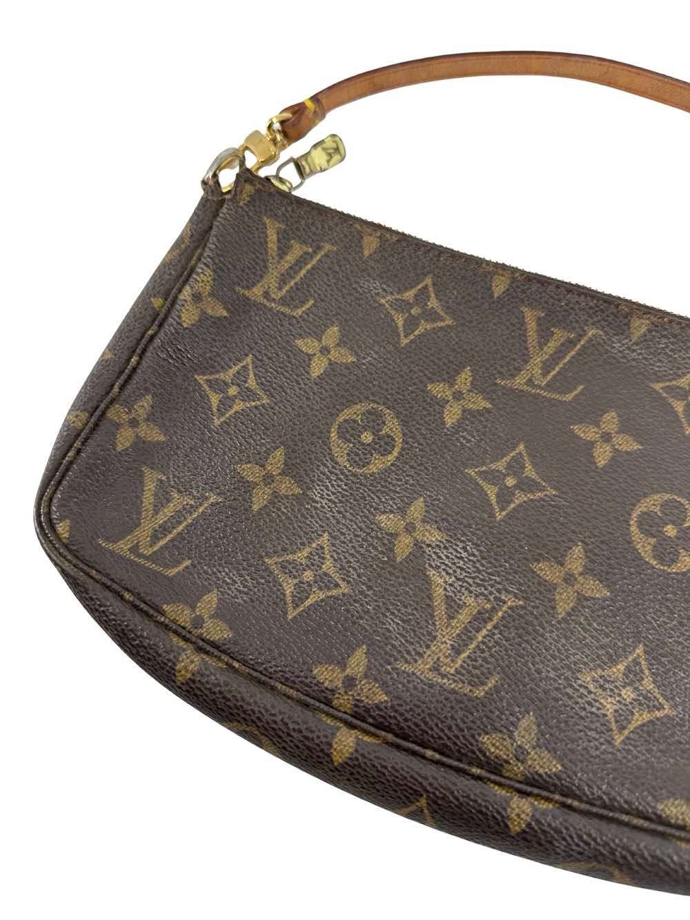 Louis Vuitton Pochette Accessoire Brown Canvas Good condition - Model View