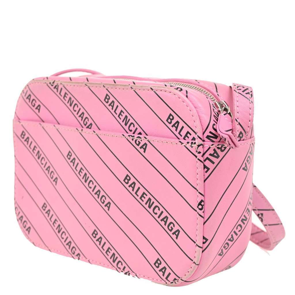 Balenciaga Everyday Camera Bag Pink Leather Good condition - Model View