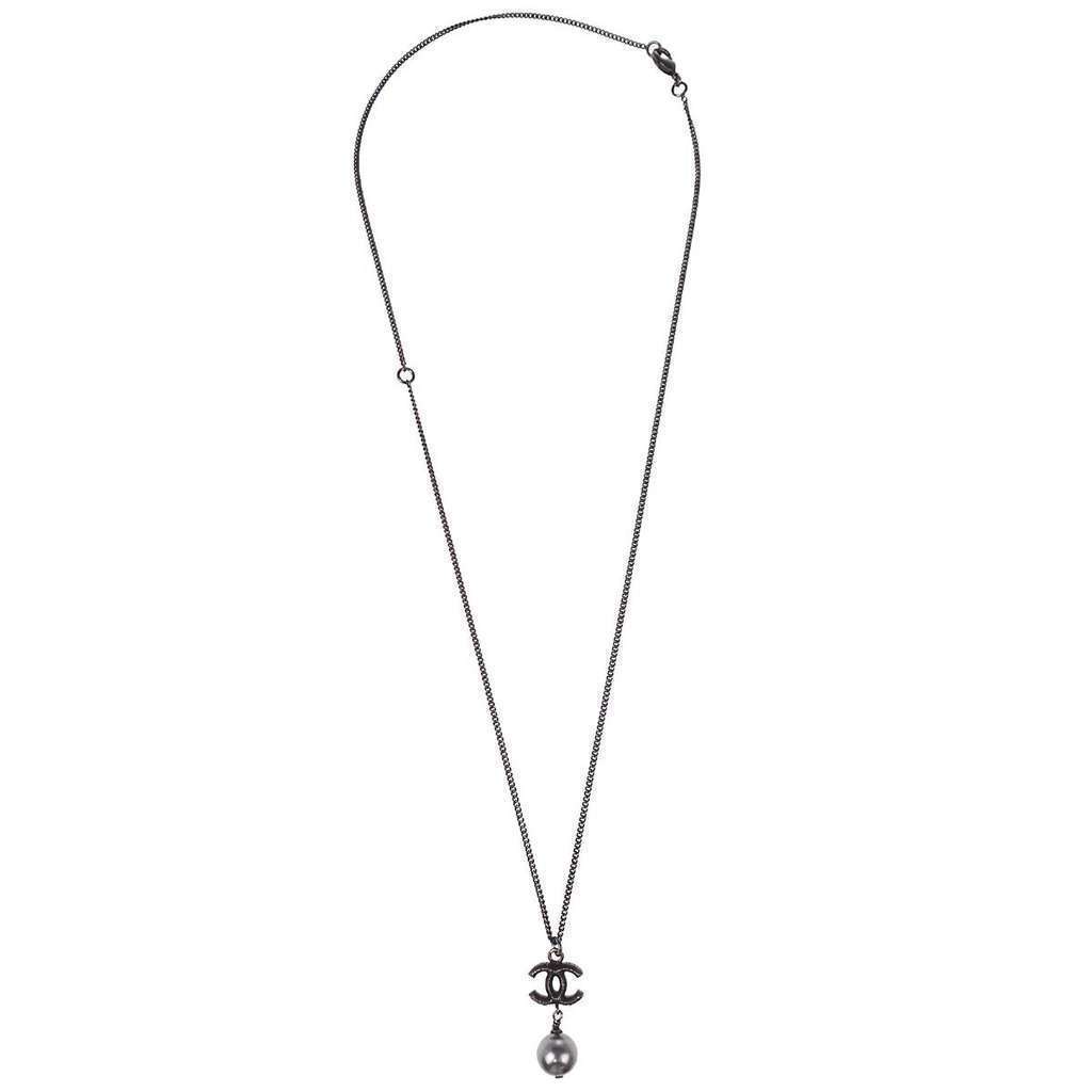 Chanel Vintage CC Pendant Necklace Black Metal Good condition - Front View
