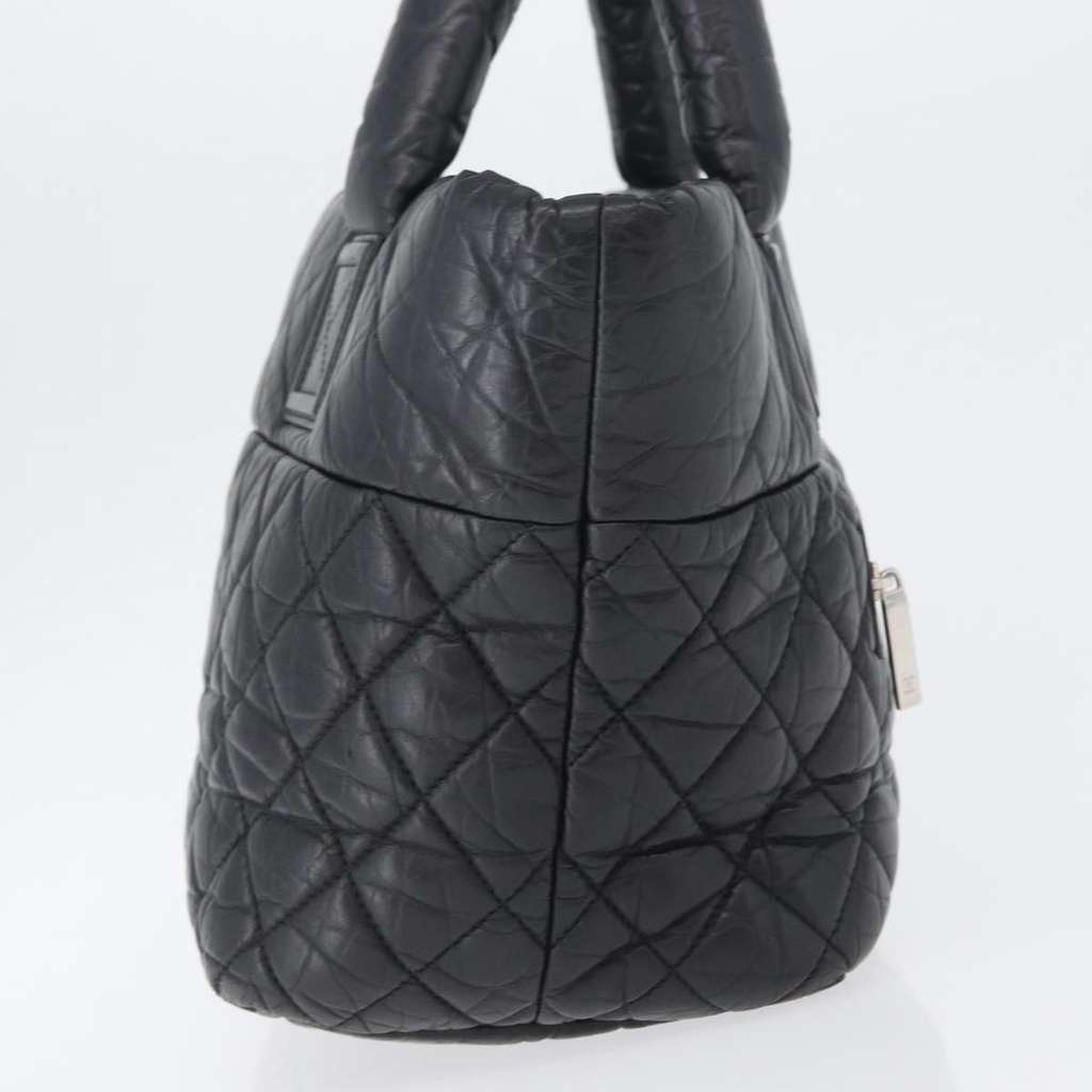 Chanel Coco Cocoon Reversible Tote Black Leather Good condition - Model View