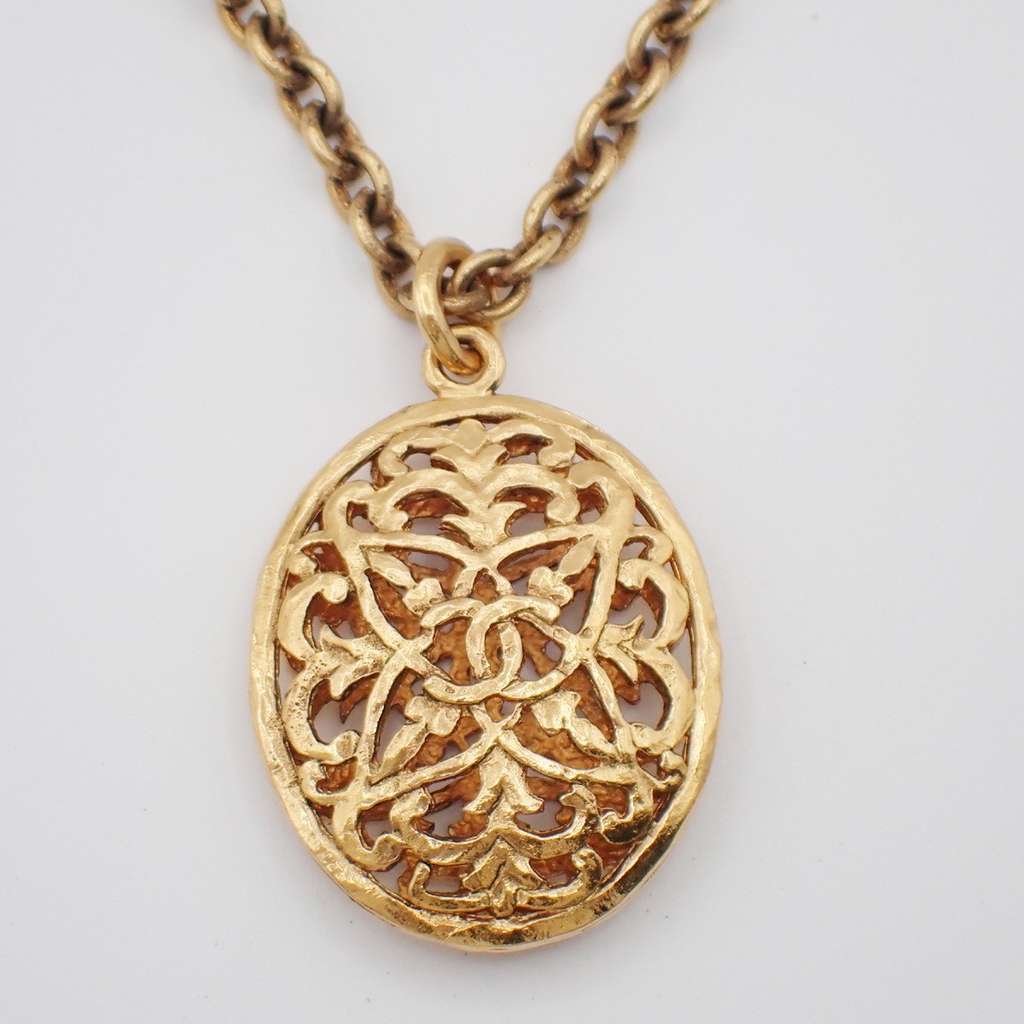 Chanel CC Pendant Chain Necklace Gold Good condition - Back View