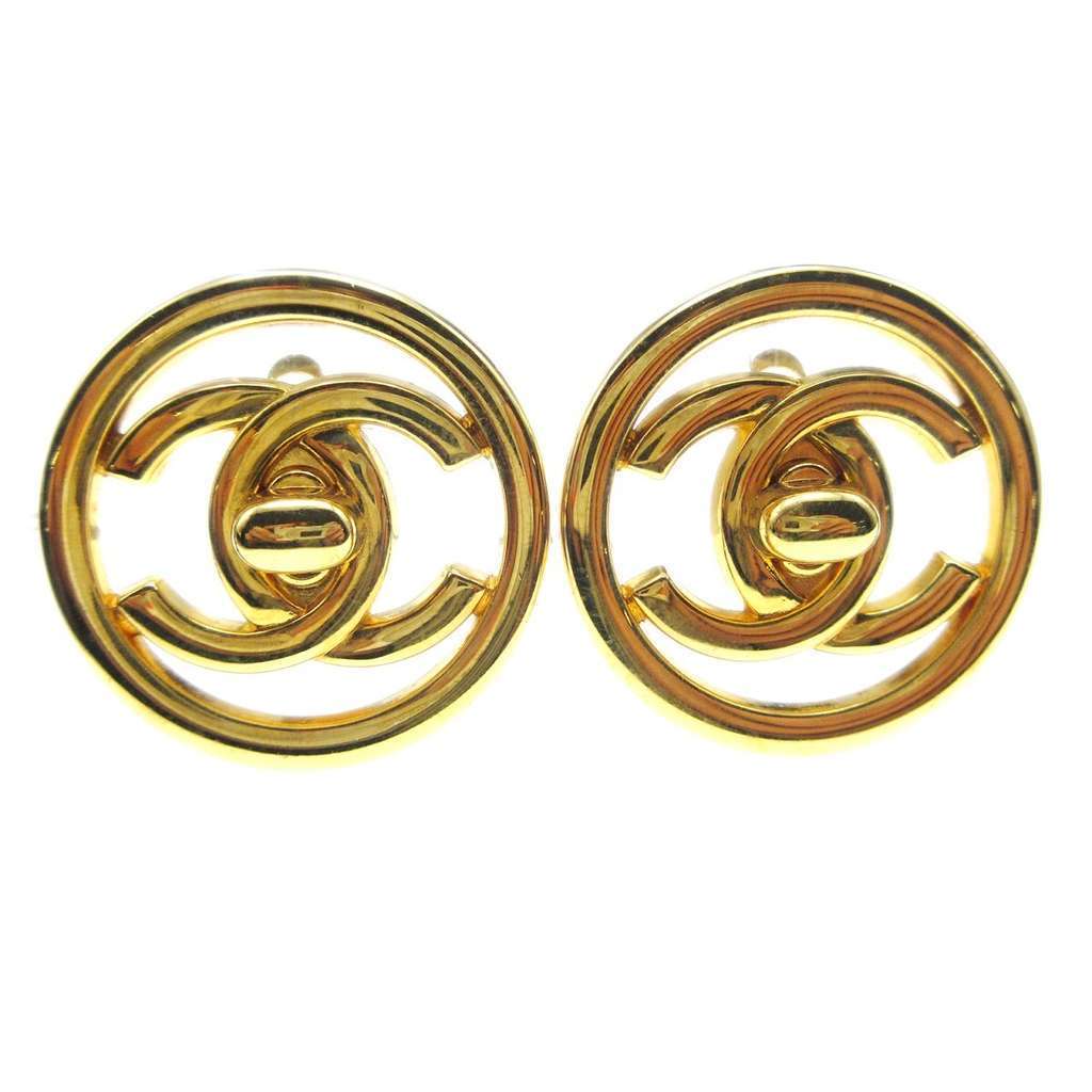 Chanel Round CC Turnlock Clip-On Earrings Gold Good condition - Front View