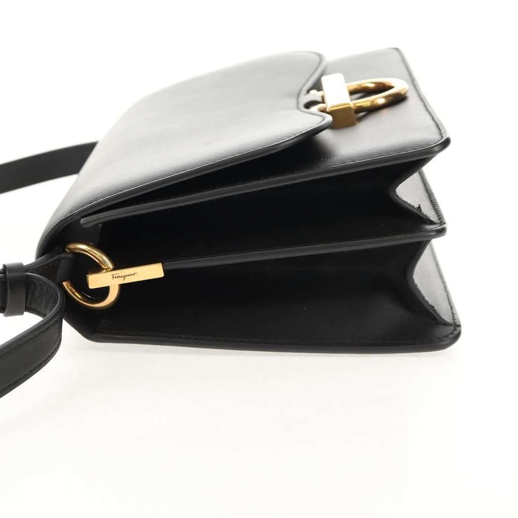 Salvatore Ferragamo Joanne Shoulder Bag Black Leather Very good condition - Inside View