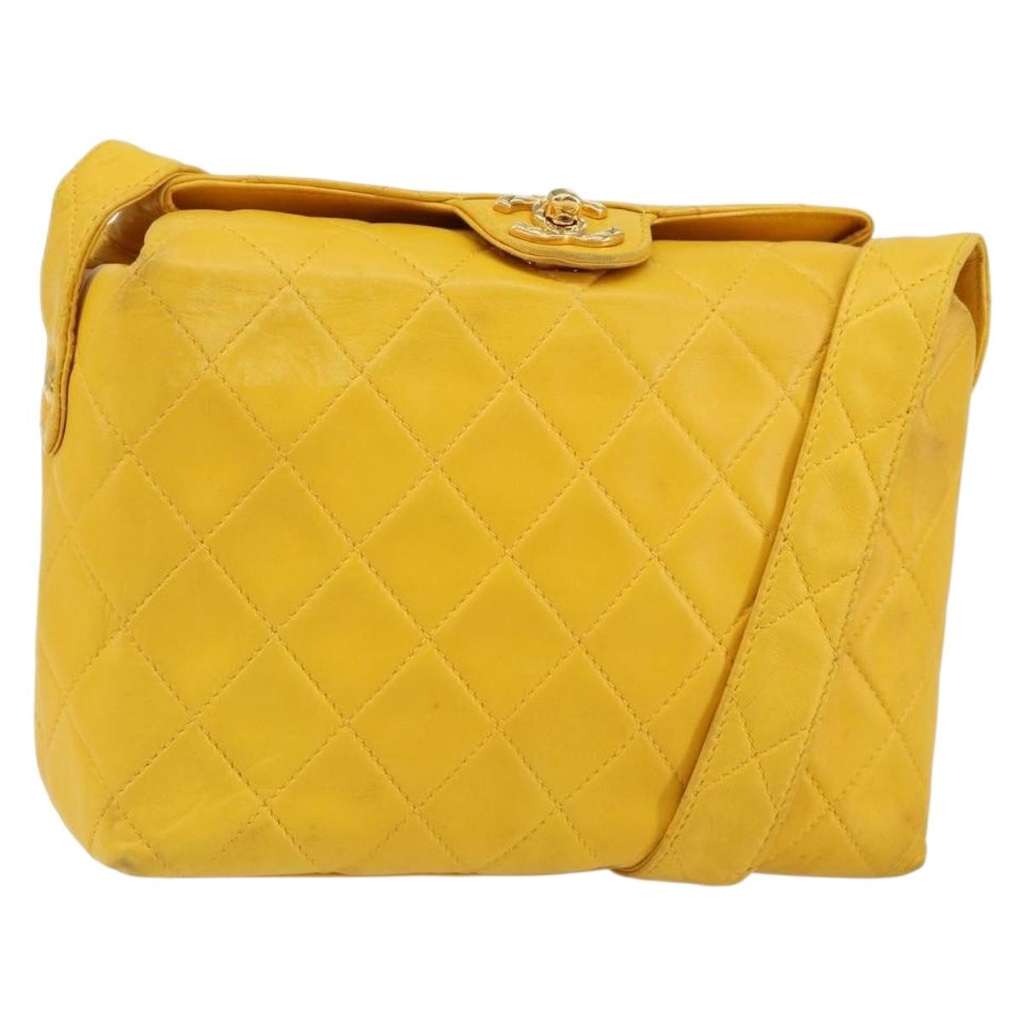 Chanel Vintage CC Fold Over Shoulder Bag Yellow Leather Good condition - Front View