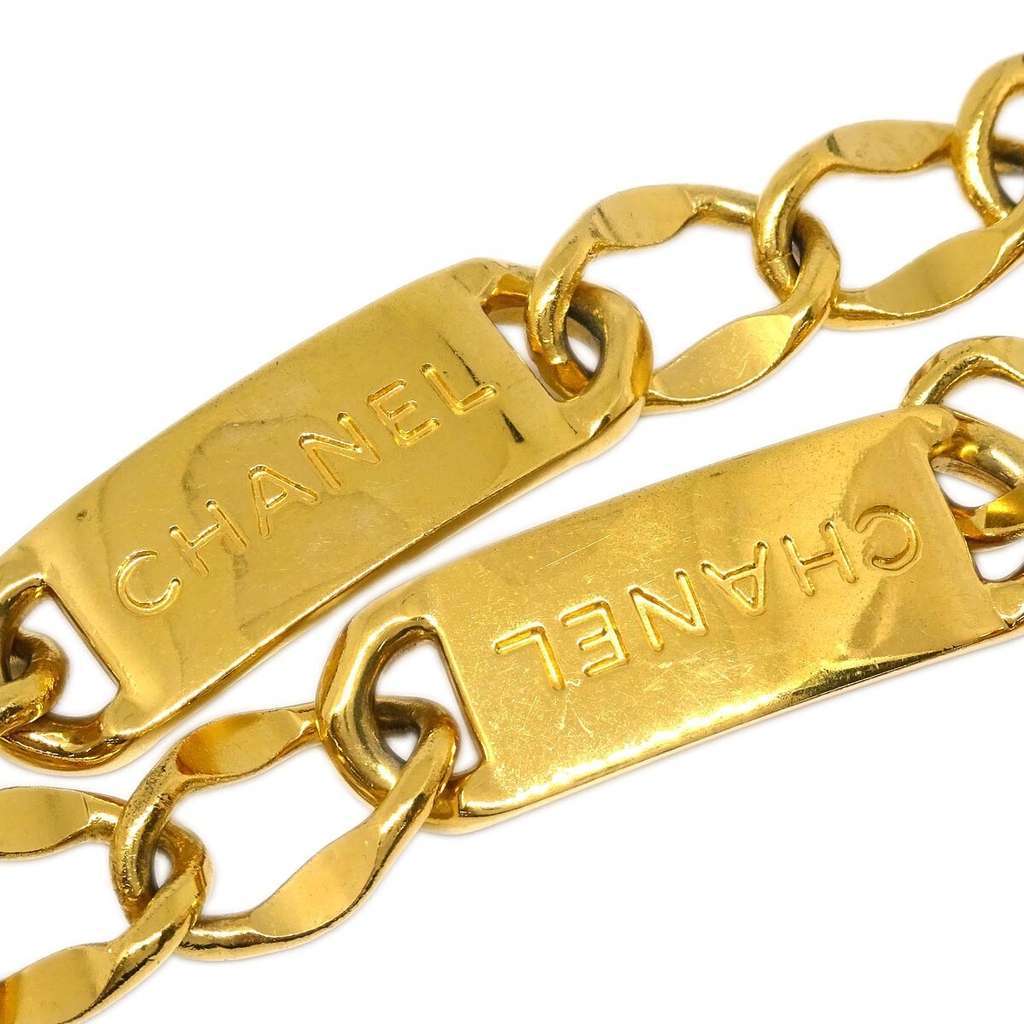 Chanel Vintage Medallion Logo Chain Belt Gold Good condition - Model View