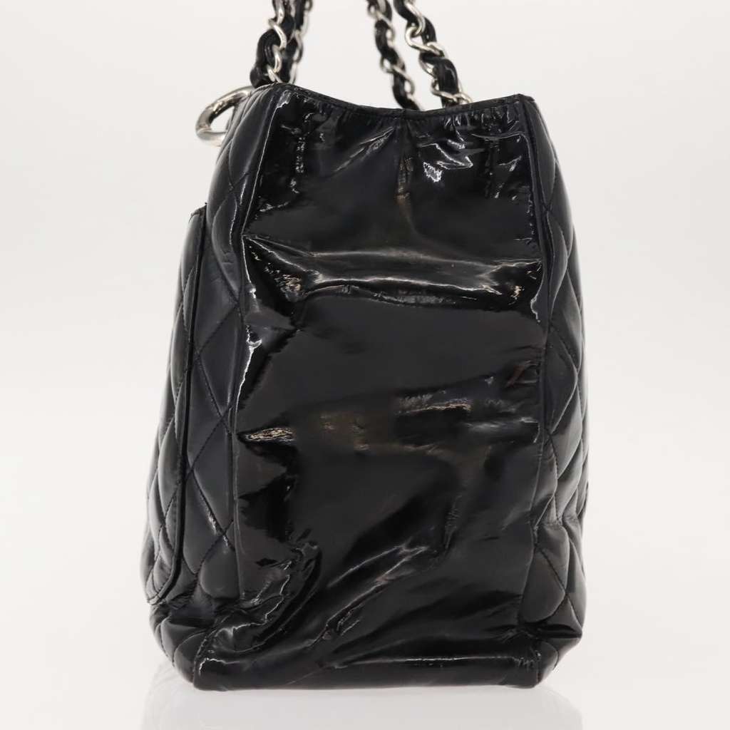 Chanel Grand Shopping Tote Black Good condition - Model View