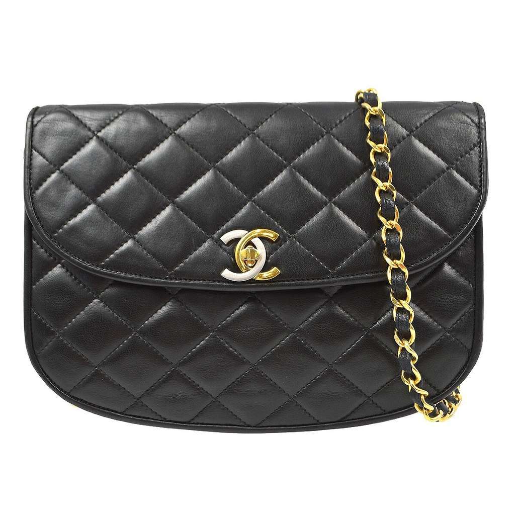 Chanel Vintage Round Flap Bag Black Leather Good condition - Front View