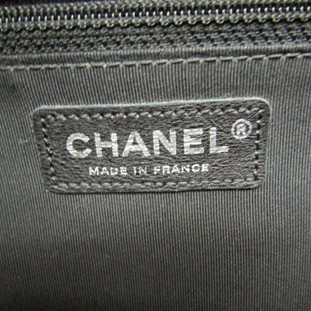 Chanel Paris-Dallas Boy Flap Bag Black Leather Good - Model View