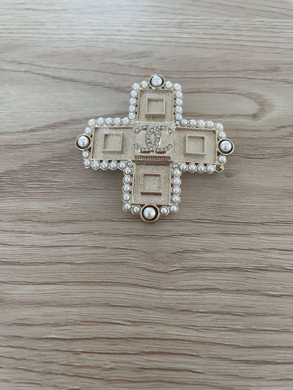 Chanel cross Gold Metal Very good - Back View