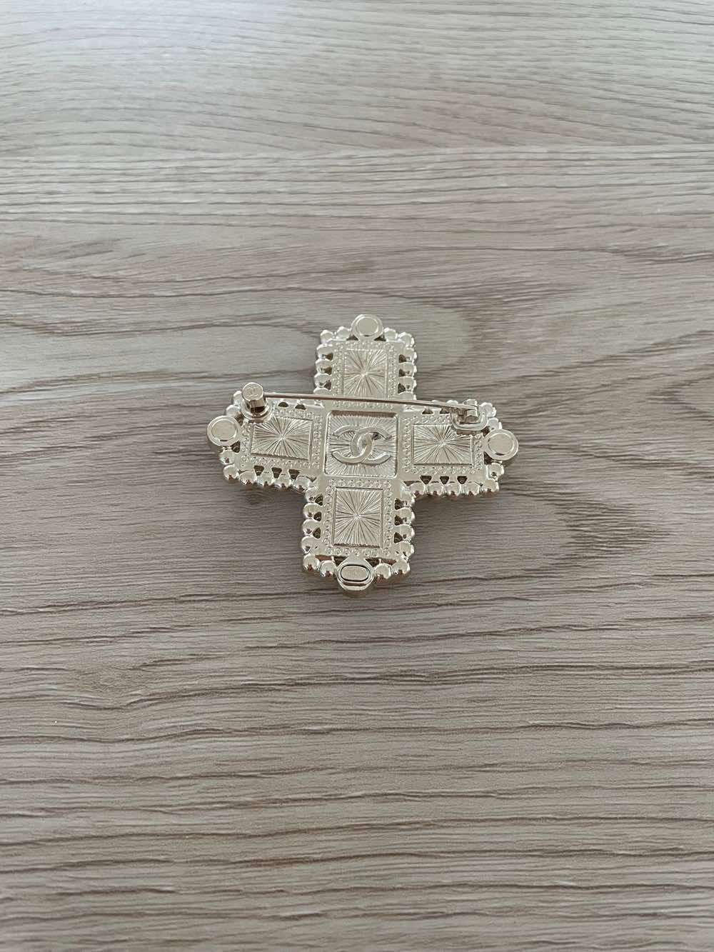 Chanel cross Gold Metal Very good - Box View