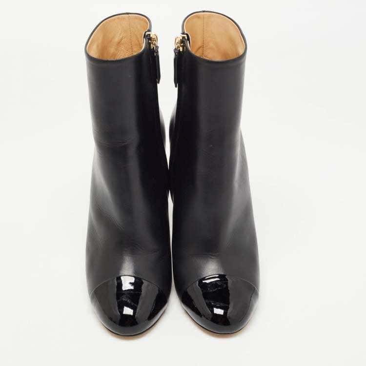 Chanel Product Black Leather Never worn, with tag - Model View