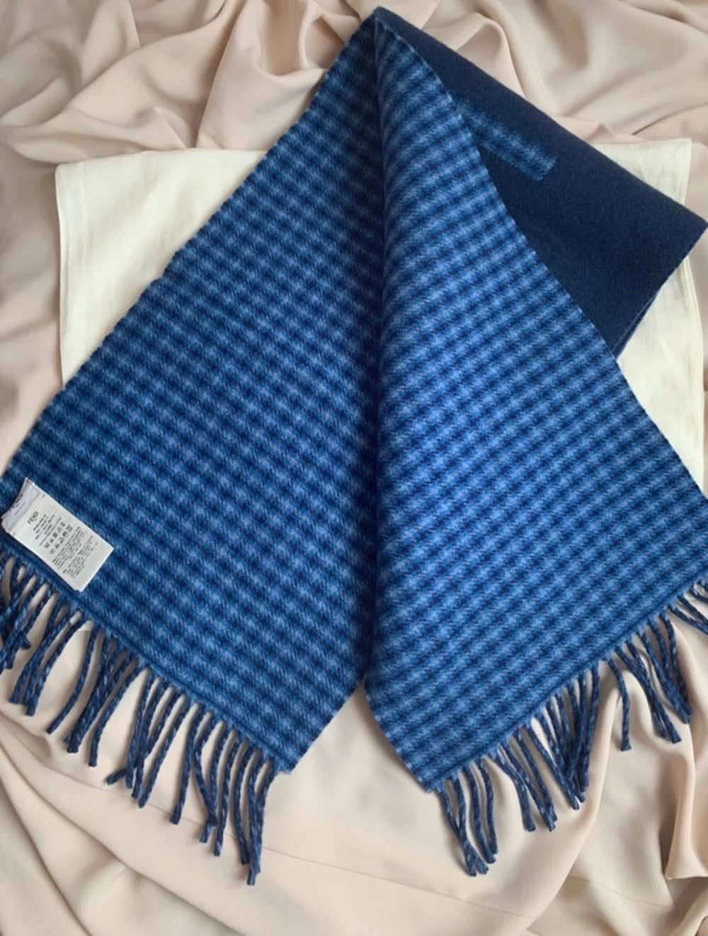 Fendi Product Navy Wool Never worn, with tag - Inside View