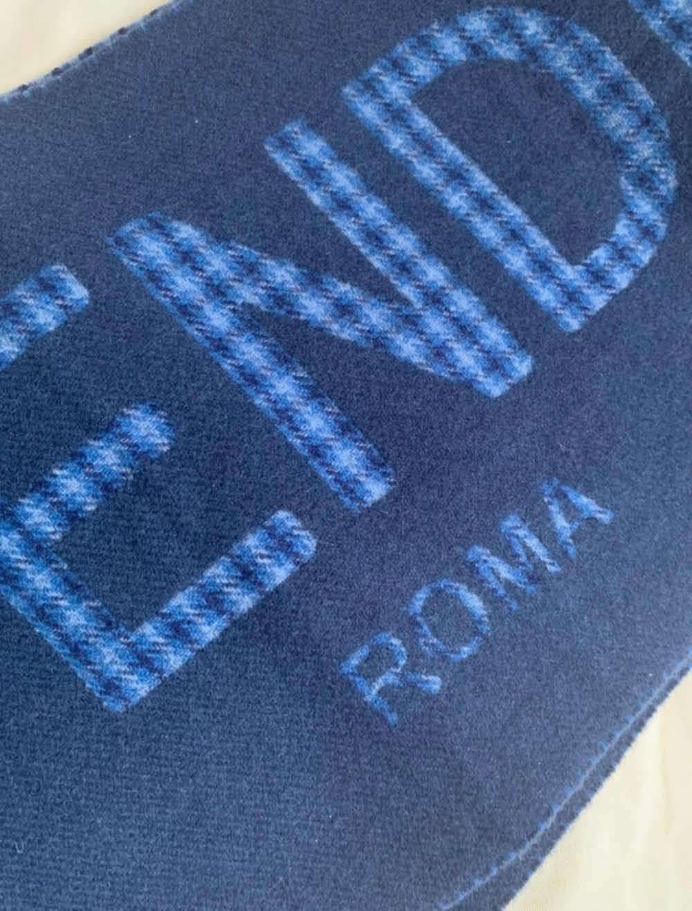 Fendi Product Navy Wool Never worn, with tag - Model View