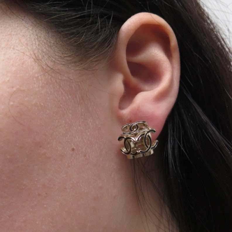 Chanel cc Gold Metal Very good - Model View