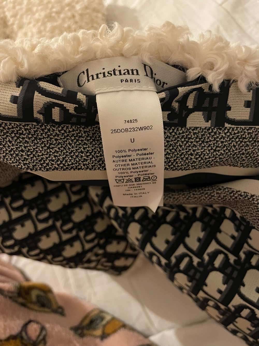 Dior Dior oblique Navy Never worn, with tag - Model View