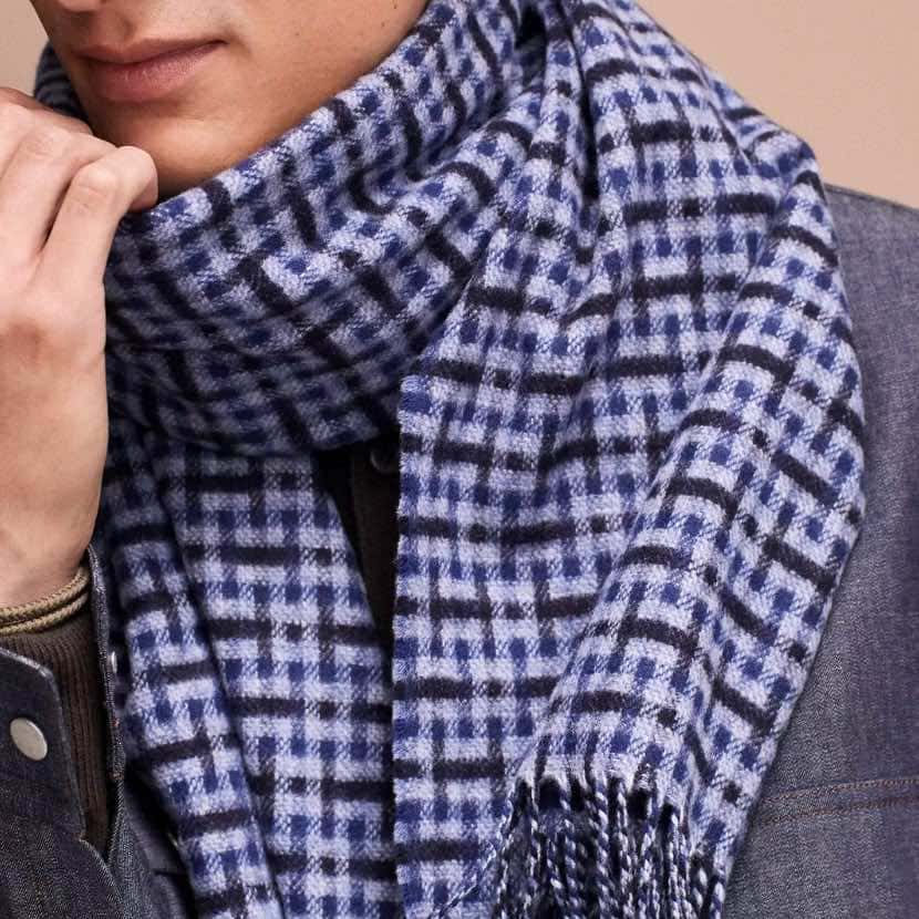 Hermès Product Blue Cashmere Never worn, with tag - Inside View