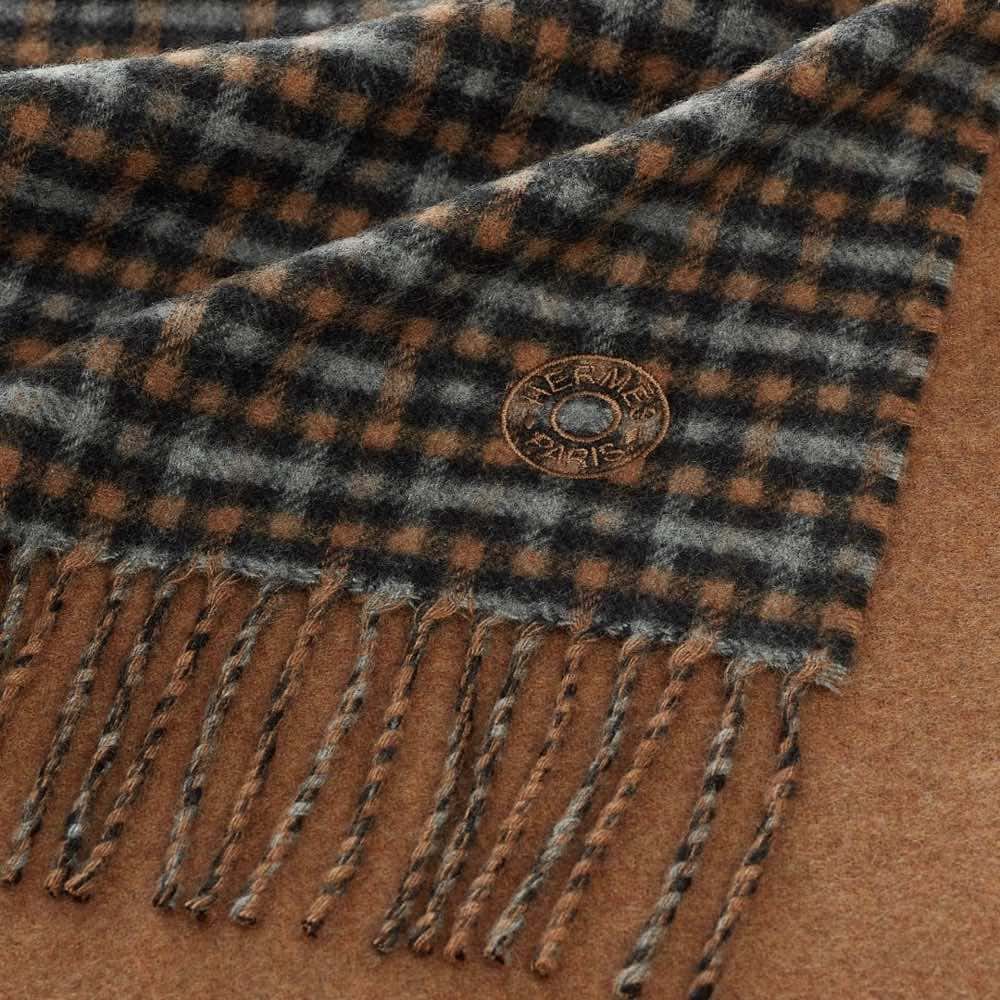 Hermès Product Brown Cashmere Never worn, with tag - Back View
