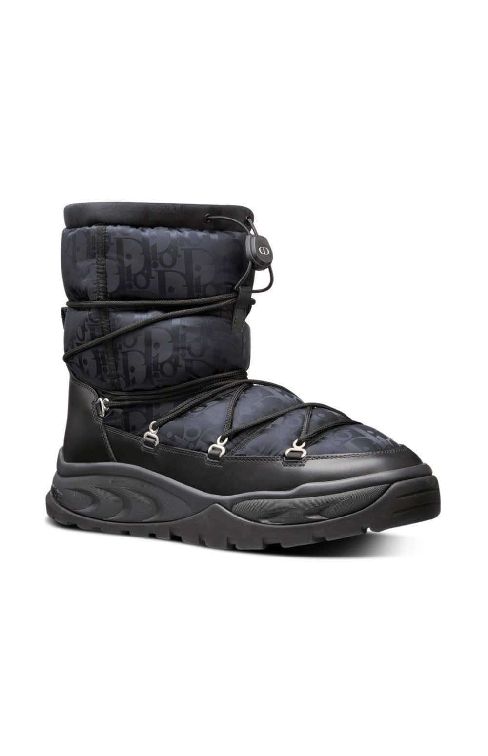 Dior Ski Navy Canvas Never worn - Model View