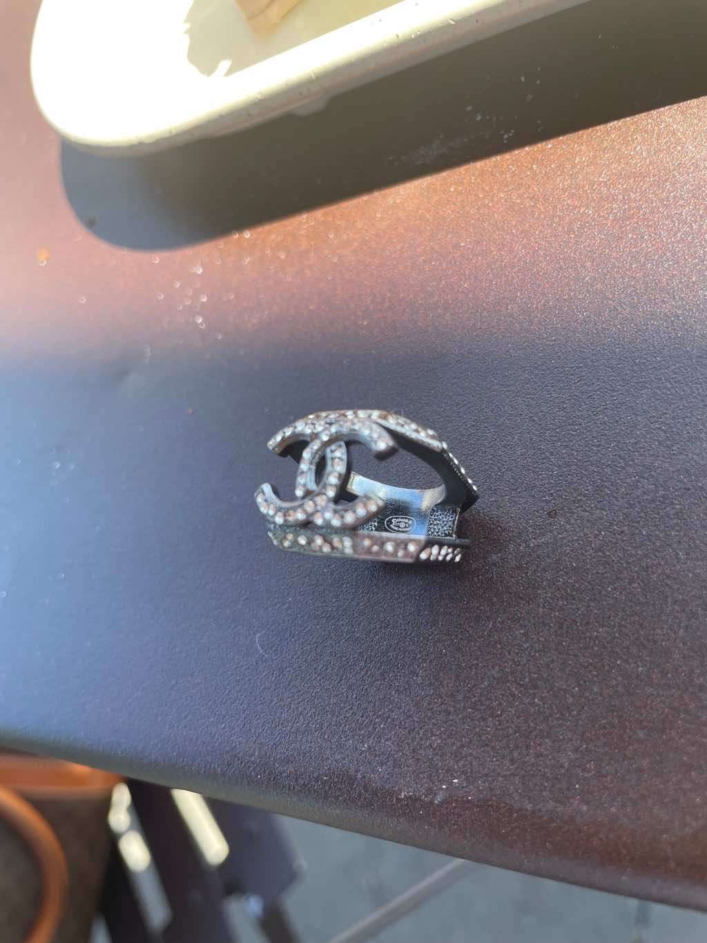 Chanel Product Grey Metal Very good condition - Inside View