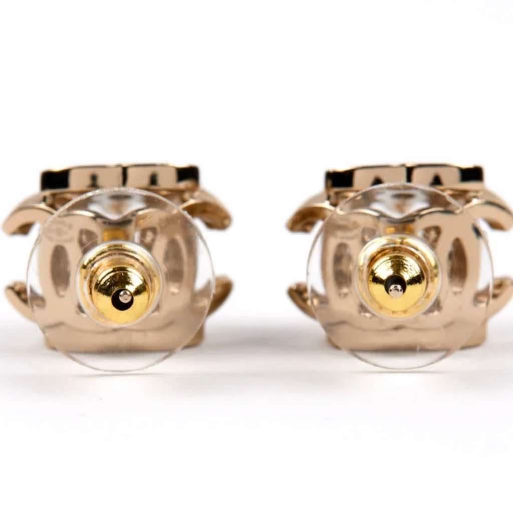 Chanel Product Gold Metal Very good condition - Back View