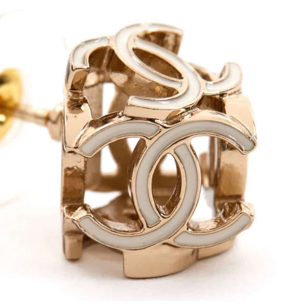 Chanel Product Gold Metal Very good condition - Inside View