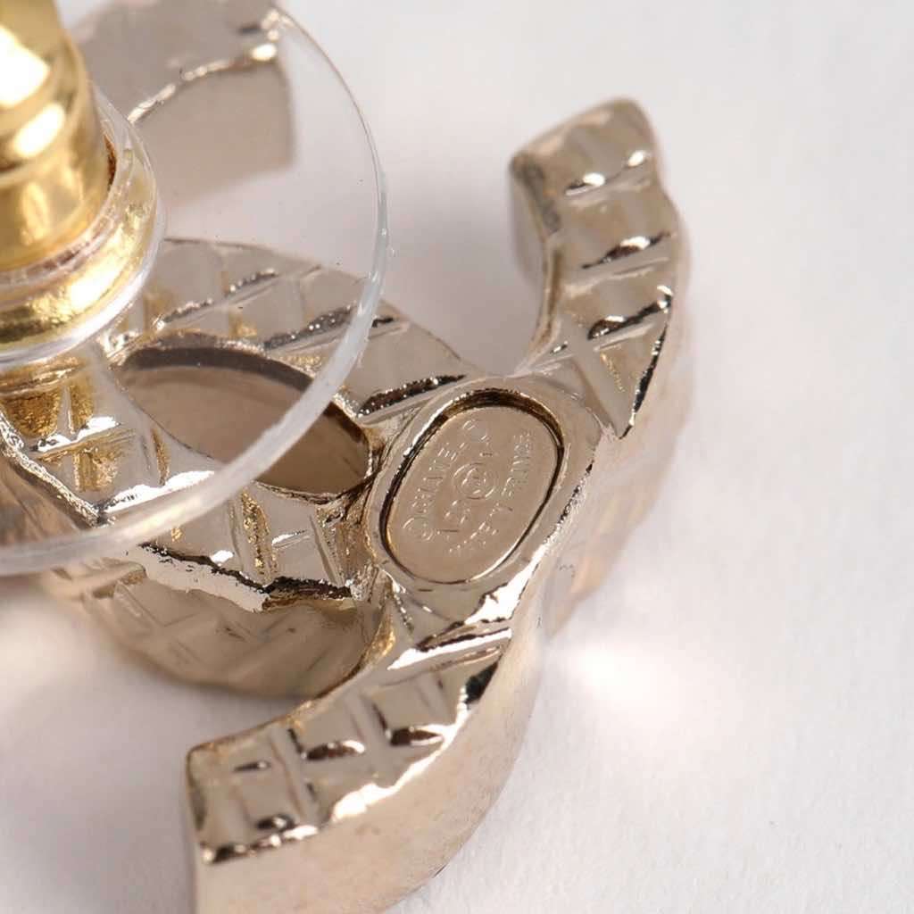 Chanel cc Gold Metal Very good - Model View